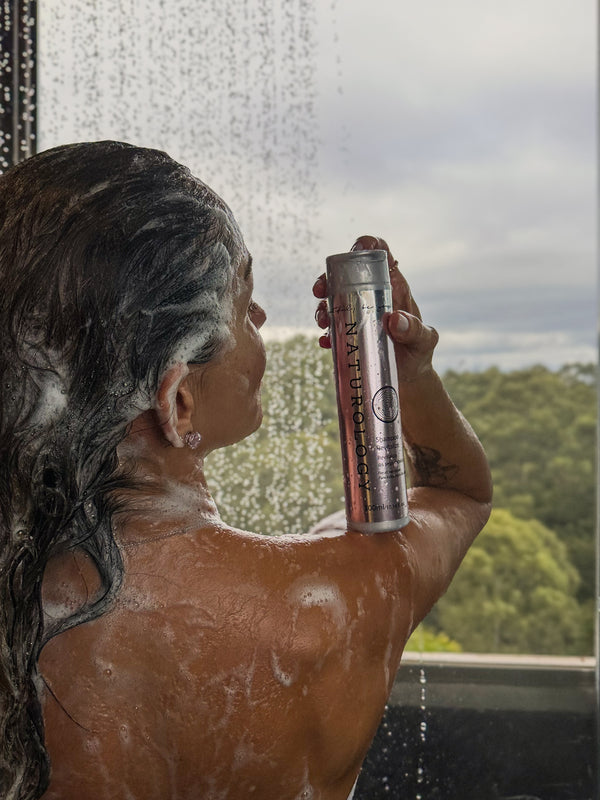 Shampoo Revitalize Naturology 300ml — Nutrição, Maciez e Brilho
